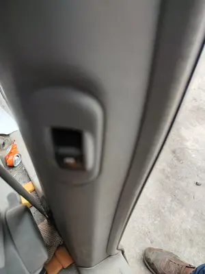 Foto de MANDO ELEVALUNAS TRASERO DERECHO KIA CARNIVAL 2.9 CRDi CAT (185 CV / 136 KW)