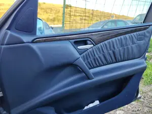 Foto de GUARNECIDO PUERTA DELANTERA DERECHA MERCEDES-BENZ CLASE E (BM 210) BERLINA 3.0 Turbodiesel CAT (177 CV / 130 KW) referencia A2107200670 FKZ
