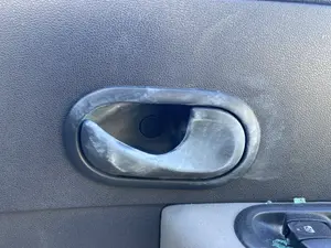 Foto de MANETA INTERIOR DELANTERA DERECHA RENAULT CLIO III 1.5 dCi Diesel (68 CV / 50 KW) referencia 8200310580