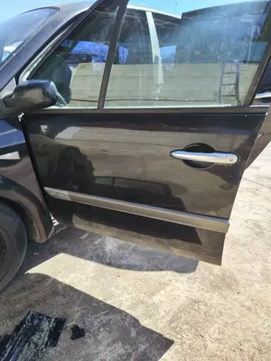 Foto de PUERTA DELANTERA IZQUIERDA RENAULT SCENIC II (JM) 1.9 dCi Diesel (120 CV / 88 KW) referencia 801015506R foto 2