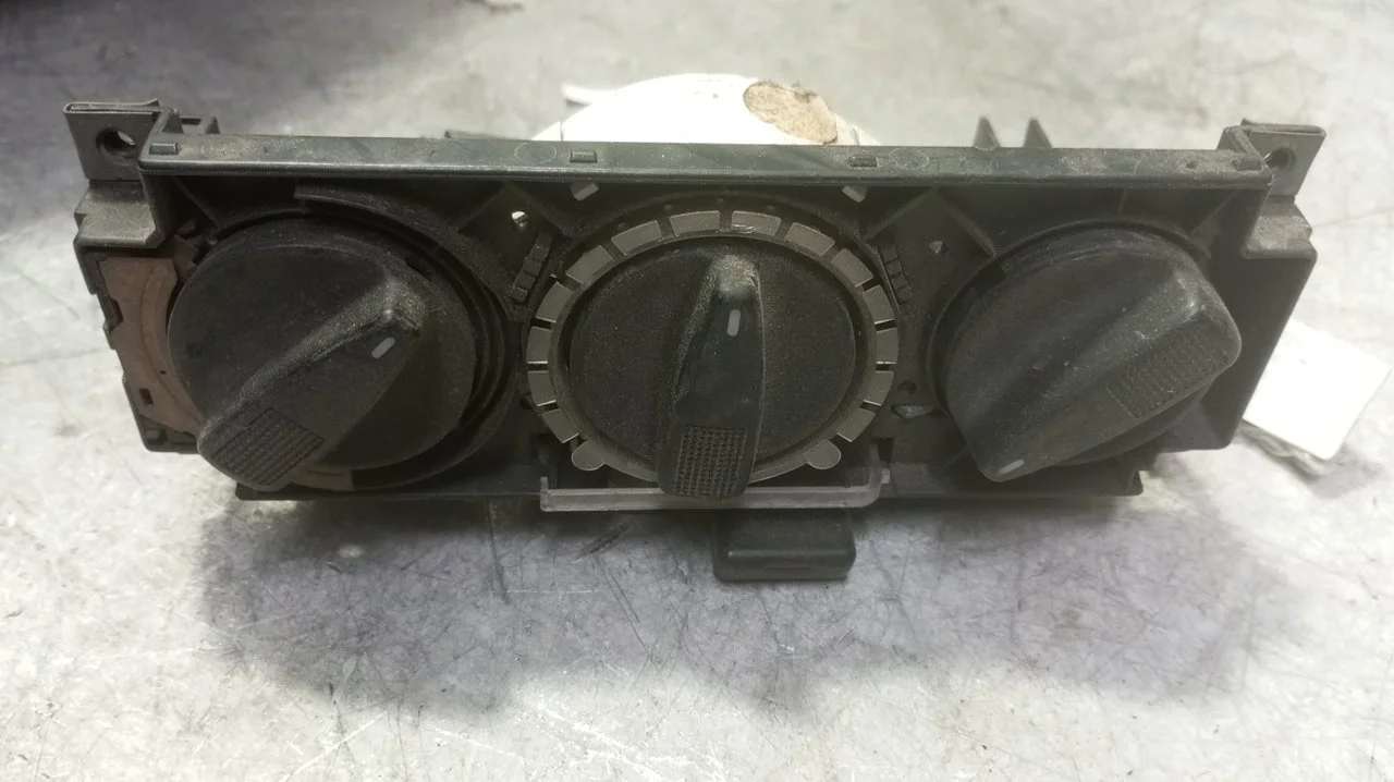 Foto de MANDO CLIMATIZADOR VOLKSWAGEN GOLF III (1H1)(11.1991) referencia 1H0819045C