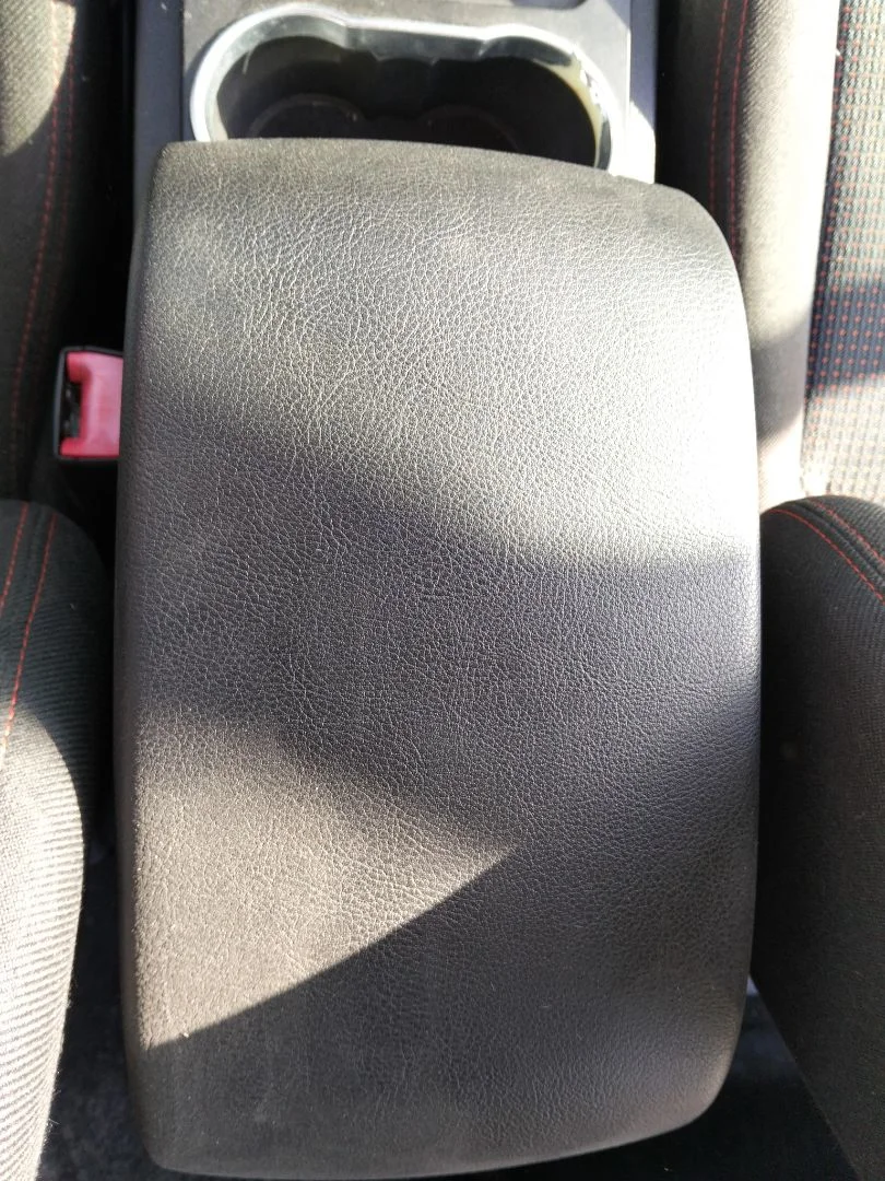Foto de APOYABRAZOS CENTRAL FORD S-MAX (CA1) 2.0 TDCi CAT (131 CV / 96 KW)