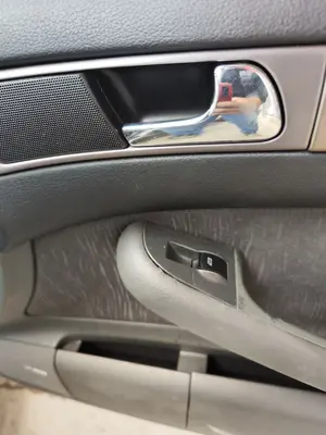 Foto de MANETA INTERIOR DELANTERA DERECHA AUDI A6 BERLINA (4B2) 2.5 V6 24V TDI (150 CV / 110 KW) referencia 4B1837020B FKZ