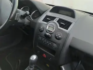 Foto de SISTEMA AUDIO / RADIO CD RENAULT MEGANE II GRANDTOUR 1.9 dCi Diesel FAP (131 CV / 96 KW)