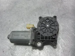 Foto de MOTOR ELEVALUNAS TRASERO DERECHO VOLVO XC90 2.4 Diesel CAT (185 CV / 136 KW) referencia 0130821776 foto 3