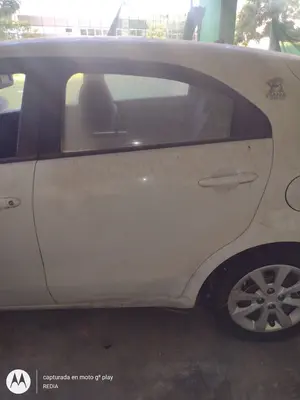 Foto de PUERTA TRASERA IZQUIERDA KIA RIO (UB) 1.2 CAT (86 CV / 63 KW) referencia 770031W210