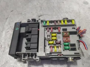 Foto de CAJA RELES / FUSIBLES OPEL ASTRA J BERLINA 5P 1.7 16V CDTI (110 CV / 81 KW) referencia 13222786