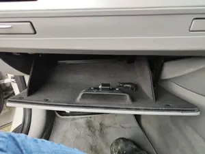 Foto de GUANTERA BMW SERIE 3 BERLINA (E90) 2.0 Turbodiesel CAT (143 CV / 105 KW) foto 2