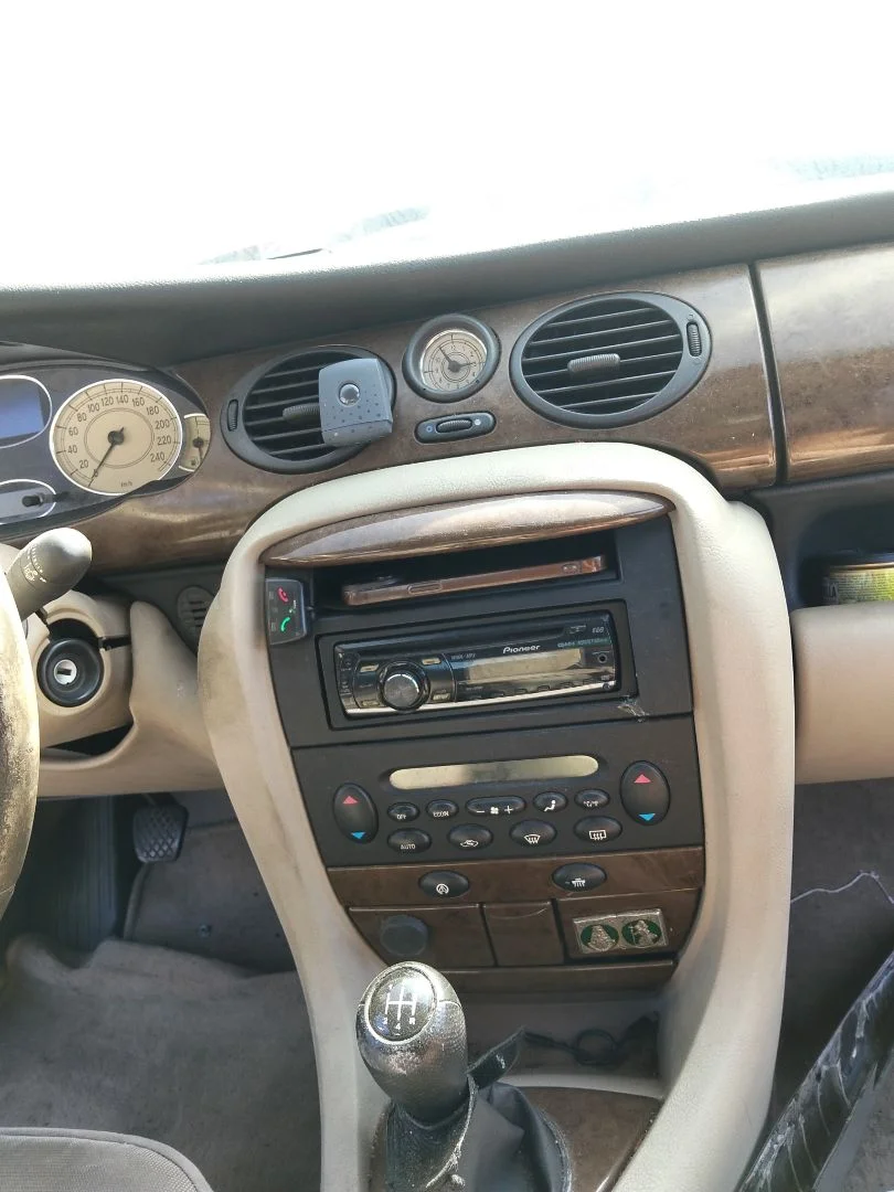 Foto de CONSOLA CENTRAL MG ROVER ROVER 75 (RJ) 2.0 16V CDT (116 CV / 85 KW)