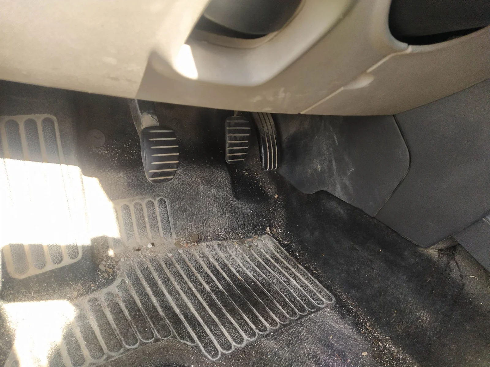 Foto de PEDAL EMBRAGUE RENAULT MEGANE II CLASSIC BERLINA 1.5 dCi Diesel (101 CV / 74 KW)