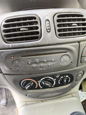 Foto de SISTEMA AUDIO / RADIO CD RENAULT SCENIC I (JA...) 1.9 dCi Diesel CAT (102 CV / 75 KW)