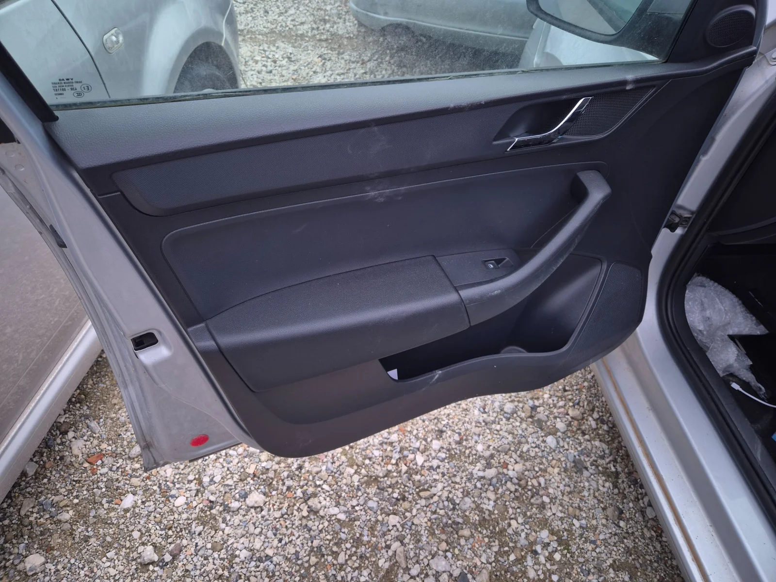 Foto de CERRADURA PUERTA DELANTERA IZQUIERDA SKODA RAPID (NH) 1.2 8V TSI (86 CV / 63 KW) referencia 5E1837015