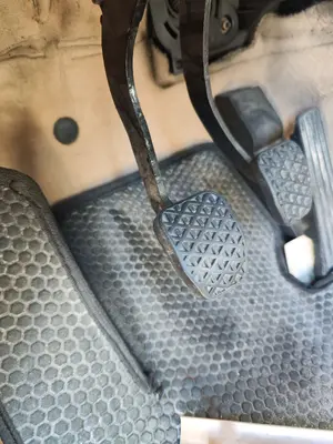 Foto de PEDAL EMBRAGUE BMW SERIE X3 (E83) 2.0 16V Diesel CAT (150 CV / 110 KW)