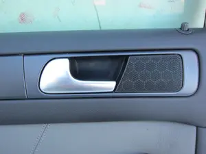 Foto de MANETA INTERIOR TRASERA IZQUIERDA AUDI ALLROAD QUATTRO QUATTRO (4B5) 2.5 V6 24V TDI (180 CV / 132 KW) referencia 4B0839019