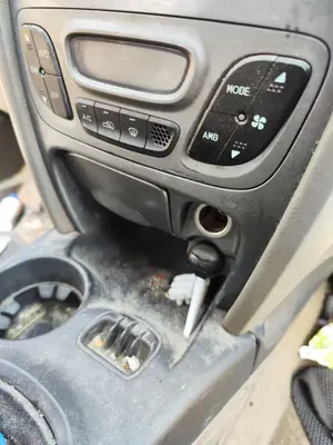 Foto de CENICERO HYUNDAI SANTA FE (SM) 2.4 CAT (146 CV / 107 KW)