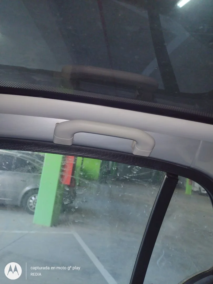 Foto de ASIDERO TECHO DELANTERO DERECHO SMART FORTWO COUPE 0.7 Turbo CAT (61 CV / 45 KW) referencia 0007015V003C24A00
