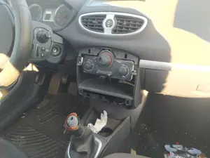 Foto de CALEFACCION ENTERA NORMAL RENAULT CLIO III 1.5 dCi Diesel CAT (86 CV / 63 KW)