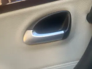 Foto de MANETA INTERIOR TRASERA IZQUIERDA SAAB 9-3 BERLINA 1.9 TiD CAT (150 CV / 110 KW) referencia 12790766