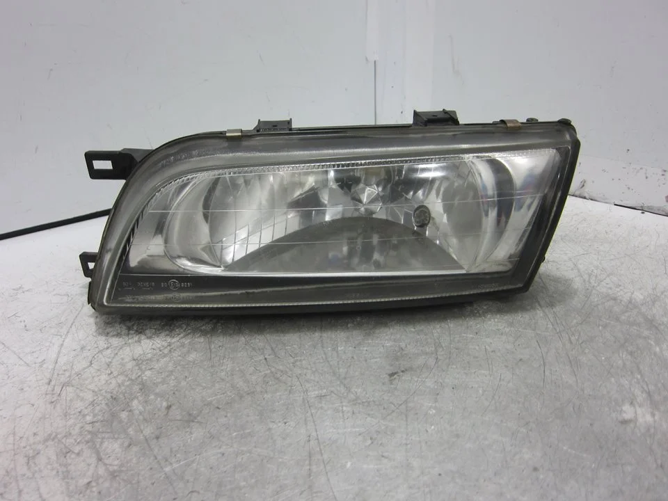 Foto de FARO IZQUIERDO NISSAN ALMERA (N15) 2.0 Diesel (75 CV / 55 KW) referencia E139261