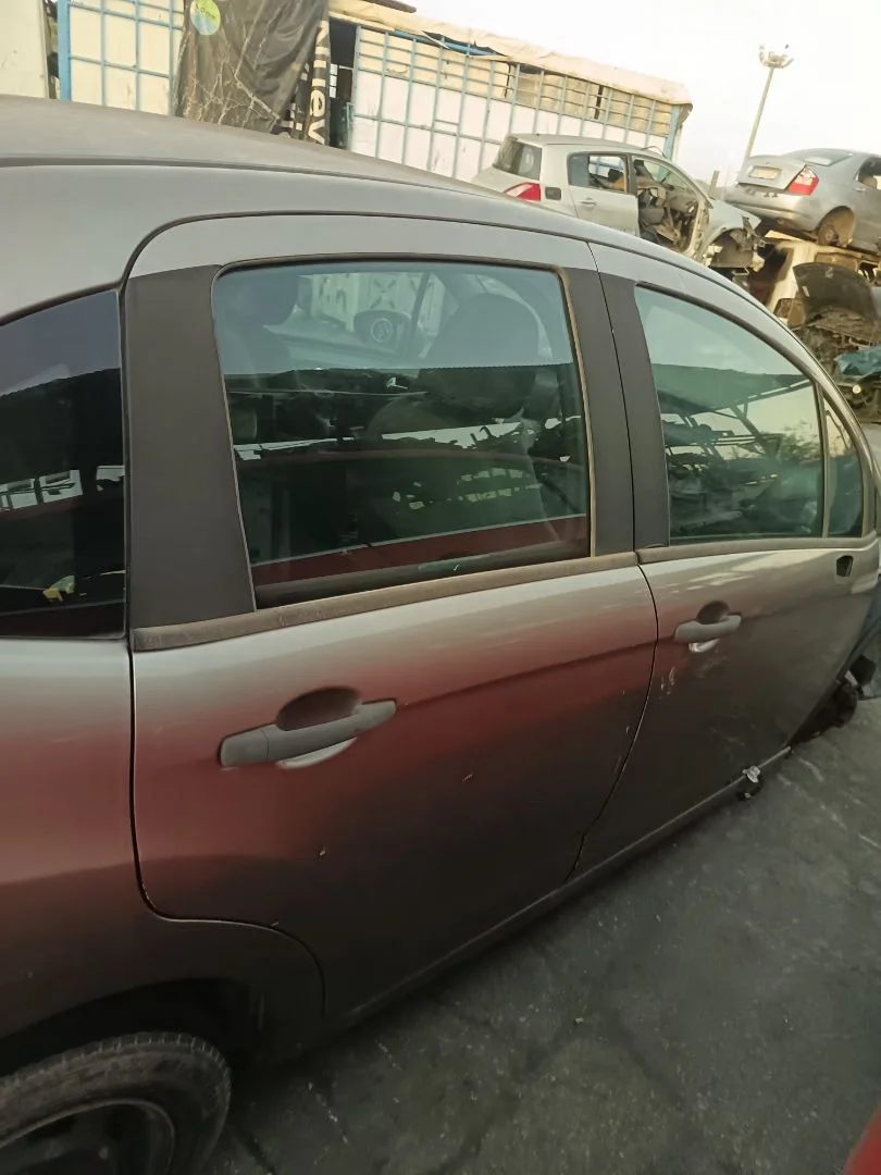 Foto de PUERTA TRASERA DERECHA CITROEN C3 1.4 (73 CV / 54 KW)
