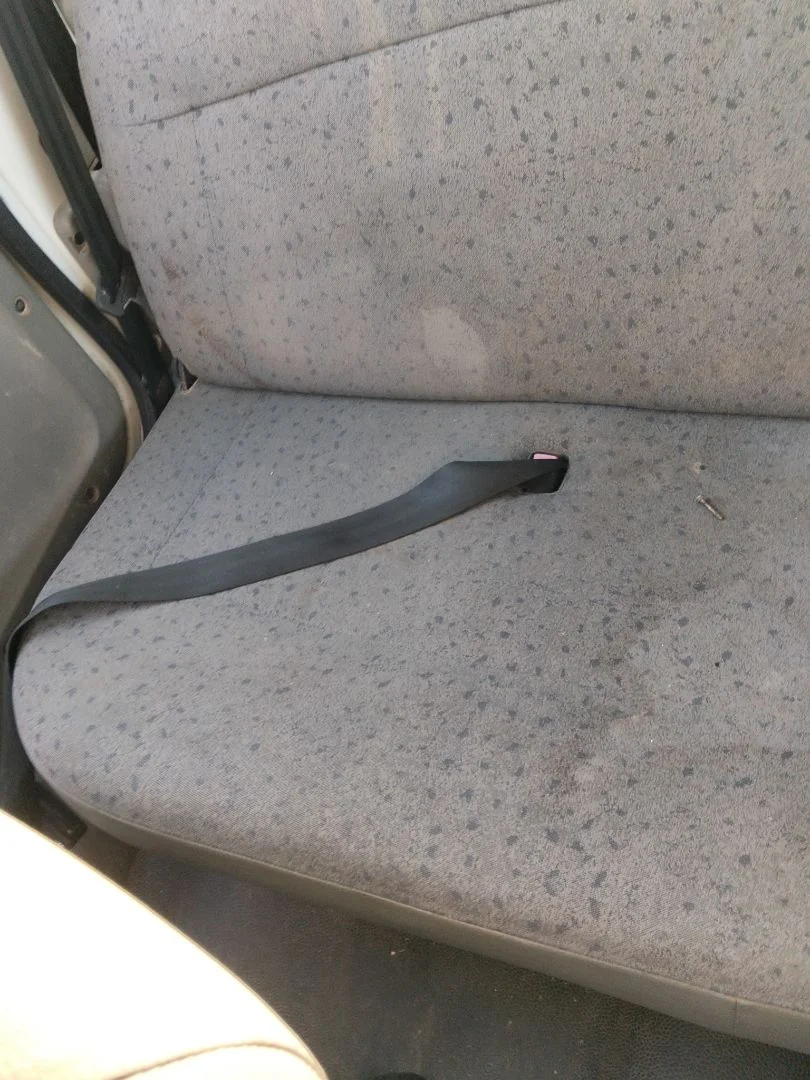 Foto de ENGANCHE CINTURON TRASERO DERECHO RENAULT KANGOO I (F/KC0) 1.9 dCi Diesel CAT (84 CV / 62 KW)