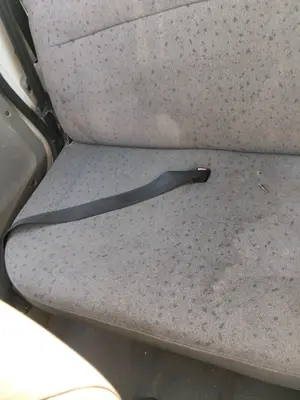 Foto de ENGANCHE CINTURON TRASERO DERECHO RENAULT KANGOO I (F/KC0) 1.9 dCi Diesel CAT (84 CV / 62 KW)