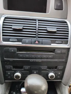 Foto de SISTEMA AUDIO / RADIO CD AUDI Q7 (4L) 3.0 V6 24V TDI (233 CV / 171 KW)
