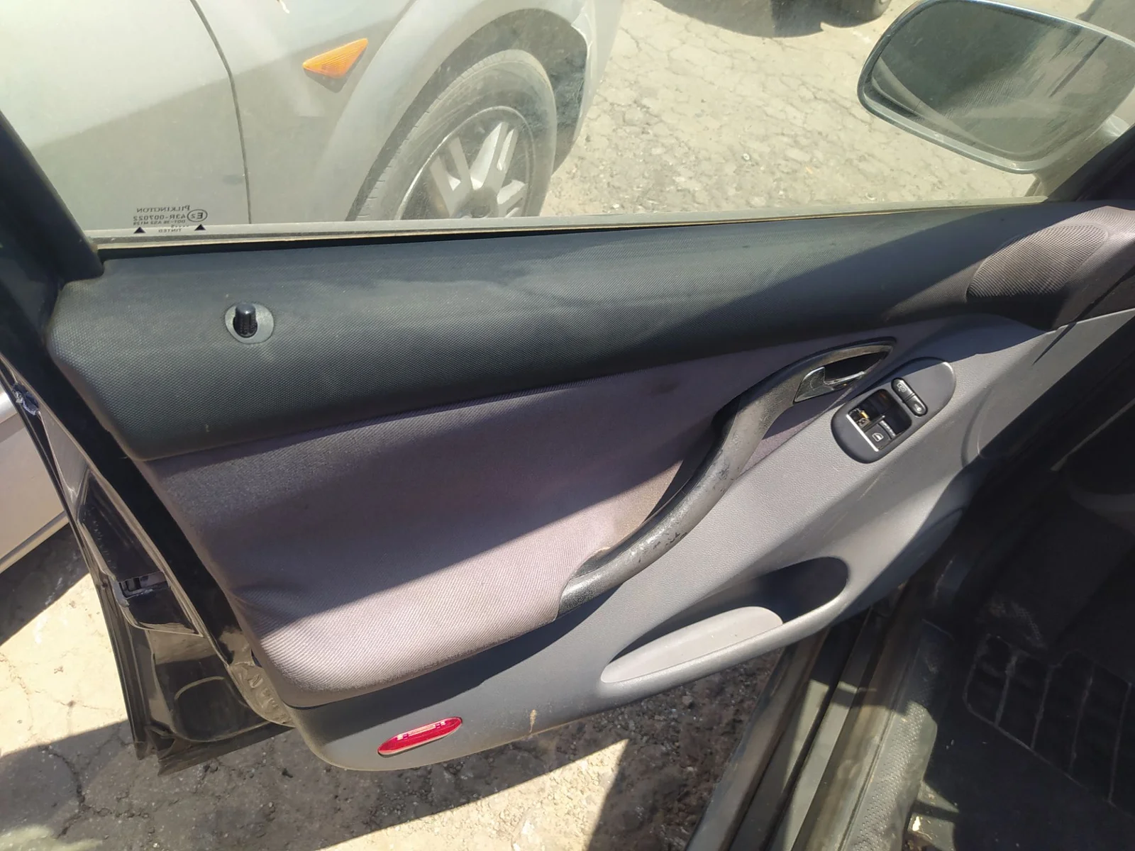 Foto de CERRADURA PUERTA DELANTERA IZQUIERDA SEAT LEON (1M1) 1.9 TDI (90 CV / 66 KW) referencia 3B1837015A