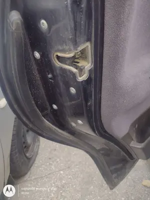 Foto de CERRADURA PUERTA TRASERA IZQUIERDA MERCEDES-BENZ CLASE A (BM 168) 1.6 CAT (102 CV / 75 KW) referencia A1687301635