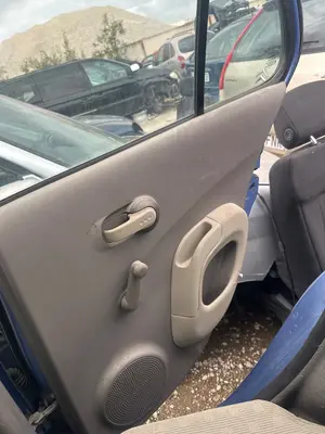 Foto de GUARNECIDO PUERTA TRASERA DERECHA NISSAN MICRA (K12E) 1.2 CAT (65 CV / 48 KW) referencia 82900AX122