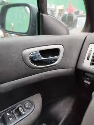 Foto de MANETA INTERIOR DELANTERA IZQUIERDA PEUGEOT 307 (S1)(04.2001) 1.6 16V CAT (109 CV / 80 KW) referencia 9143F4