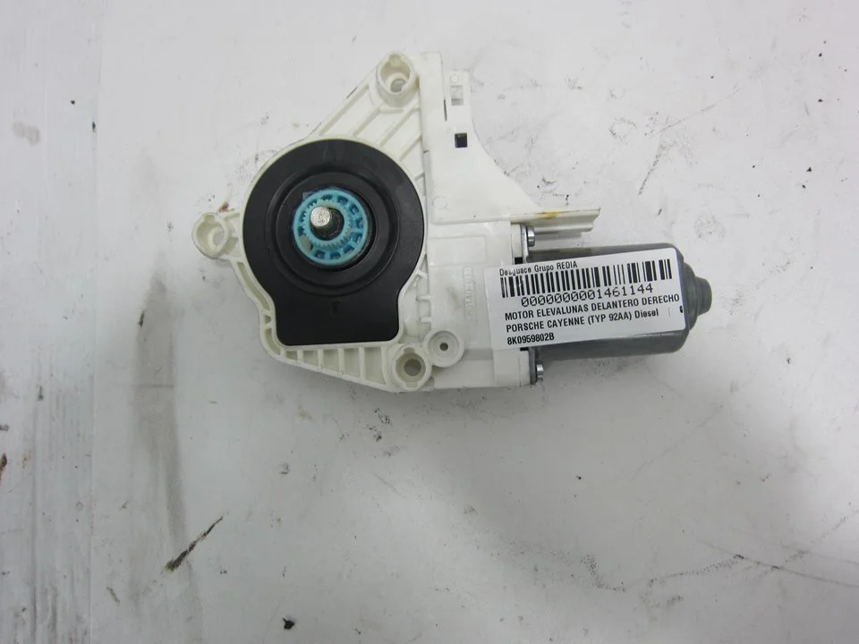 Foto de MOTOR ELEVALUNAS DELANTERO DERECHO PORSCHE CAYENNE (TIPO 92A) referencia 8K0959802B