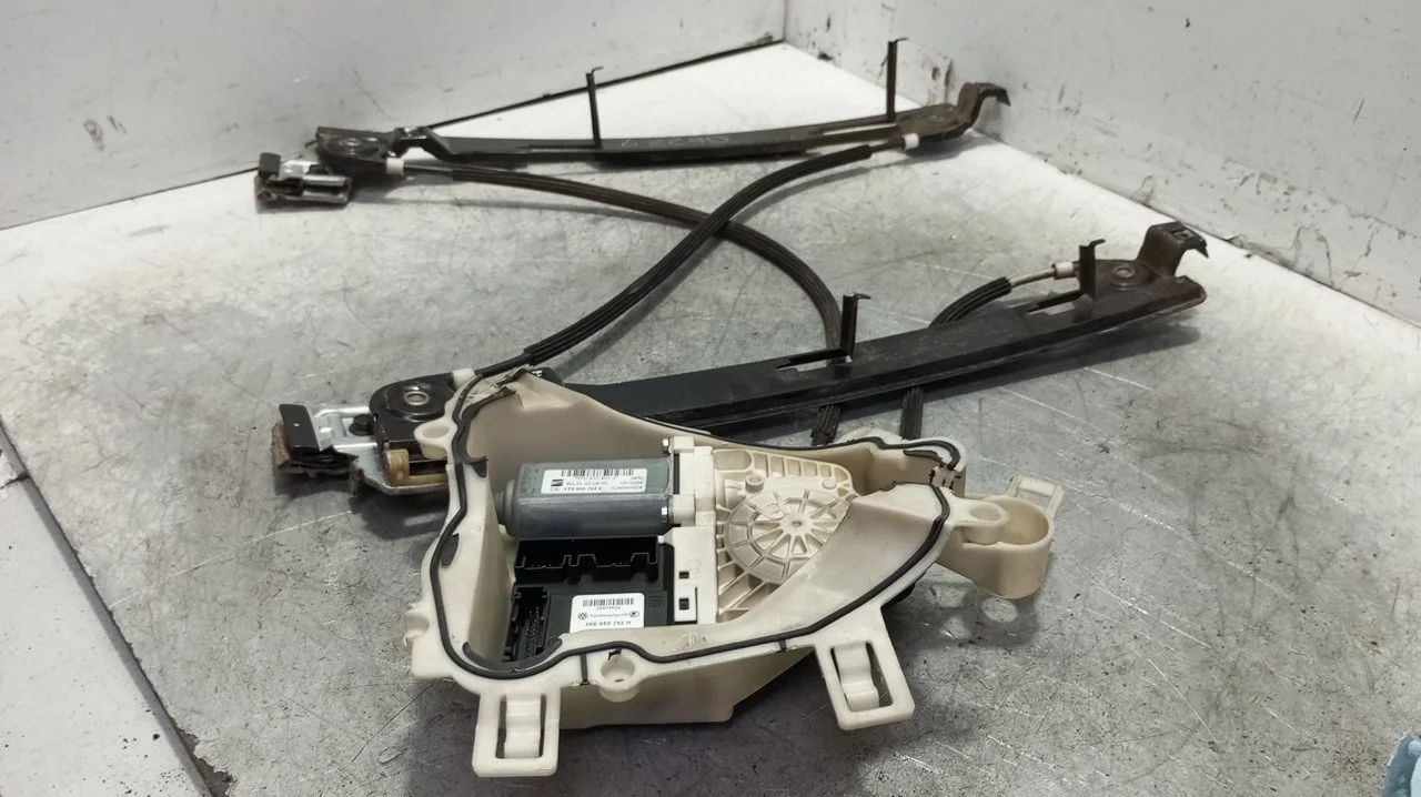 Foto de ELEVALUNAS DELANTERO DERECHO SEAT TOLEDO (5P2) 1.9 TDI (105 CV / 77 KW) referencia 1K0959792H