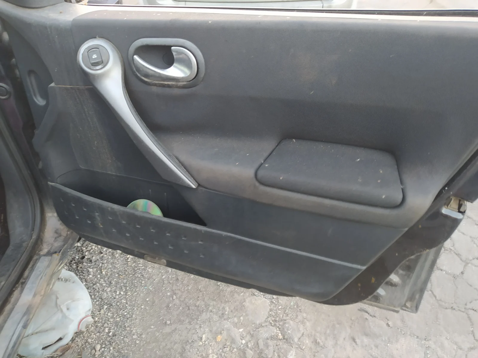 Foto de RETENEDOR PUERTA RENAULT MEGANE II GRANDTOUR 1.9 dCi Diesel FAP (131 CV / 96 KW)