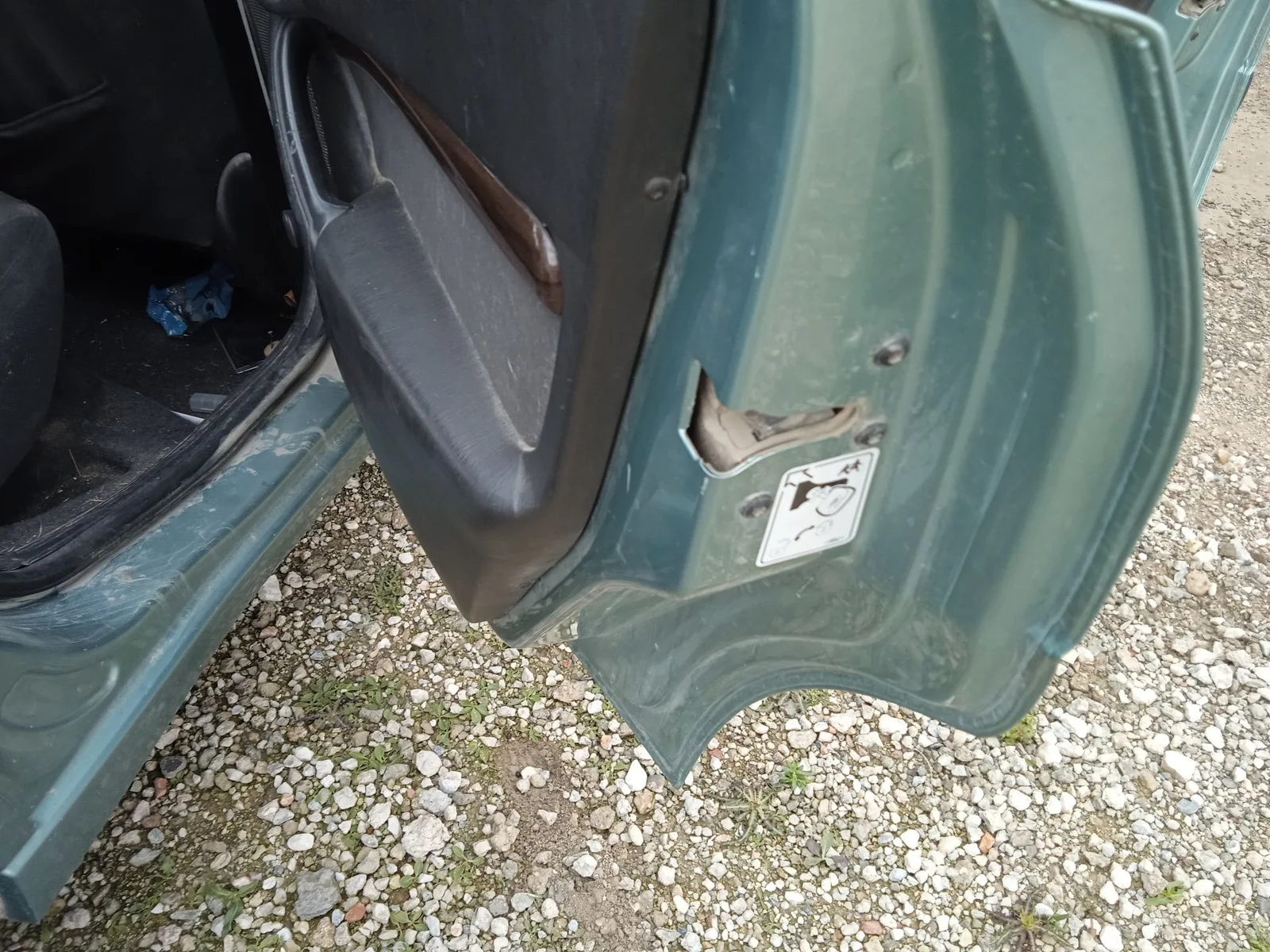Foto de CERRADURA PUERTA TRASERA IZQUIERDA FORD FOCUS FAMILIAR (CAK) 1.8 TDDI Turbodiesel CAT (90 CV / 66 KW)