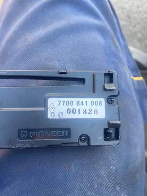 Foto de SISTEMA AUDIO / RADIO CD RENAULT ESPACE (J63) 2.2 CAT (107 CV / 79 KW) referencia 7700841008 foto 2