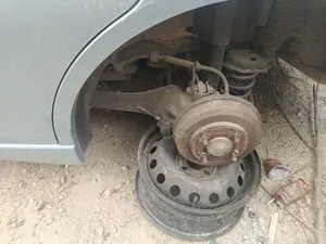 Foto de BRAZO SUSPENSION TRASERO IZQUIERDO FORD FOCUS BERLINA (CAK) 1.8 TDDI Turbodiesel CAT (90 CV / 66 KW) referencia 1064128