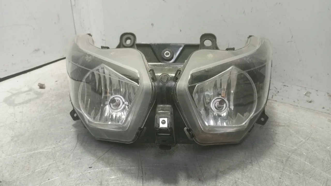 Foto de FARO DELANTERO YAMAHA X-MAX 125 125 cm3 - 10.36 kW (0 CV / 0 KW) referencia 1B9H43100000