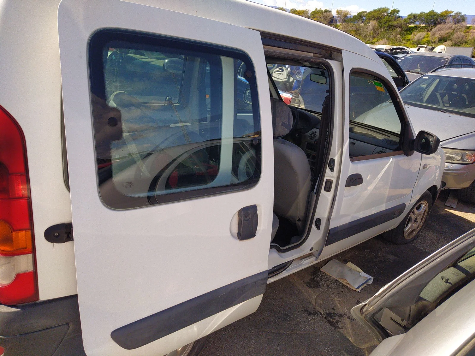 Foto de PUERTA TRASERA DERECHA RENAULT KANGOO I (F/KC0) 1.5 dCi Diesel (68 CV / 50 KW) referencia 7751473603