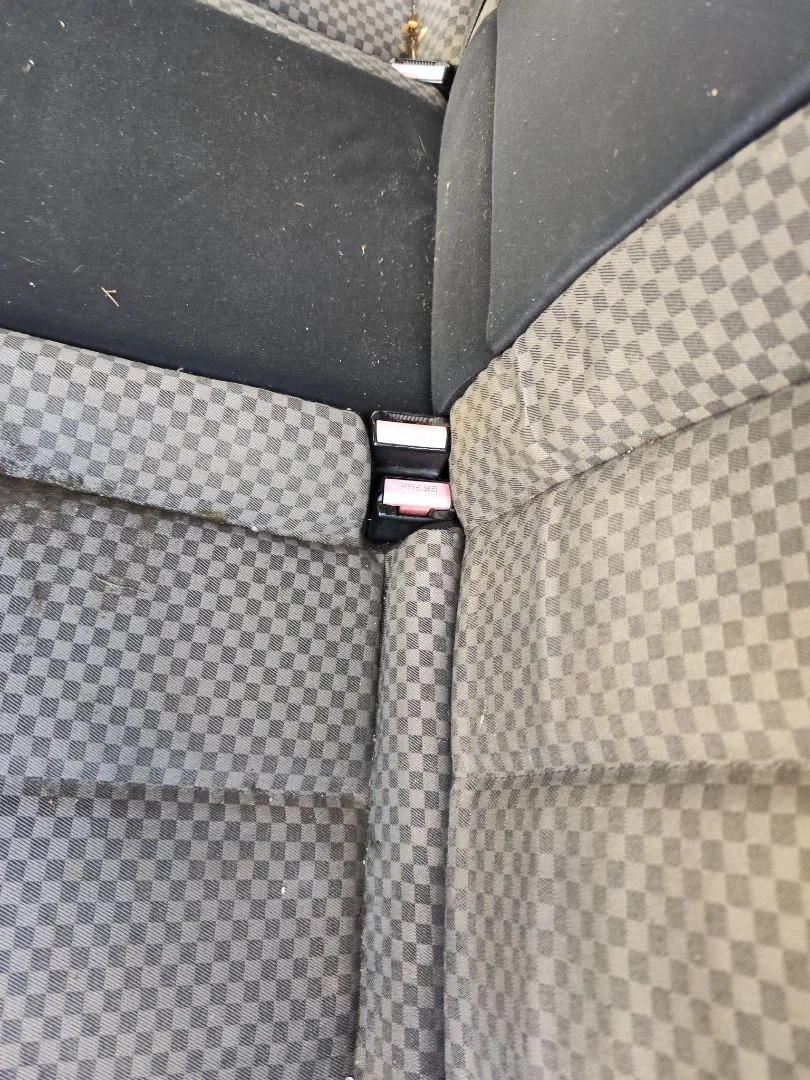 Foto de ENGANCHE CINTURON TRASERO IZQUIERDO RENAULT MEGANE II BERLINA 5P 1.5 dCi Diesel (101 CV / 74 KW)