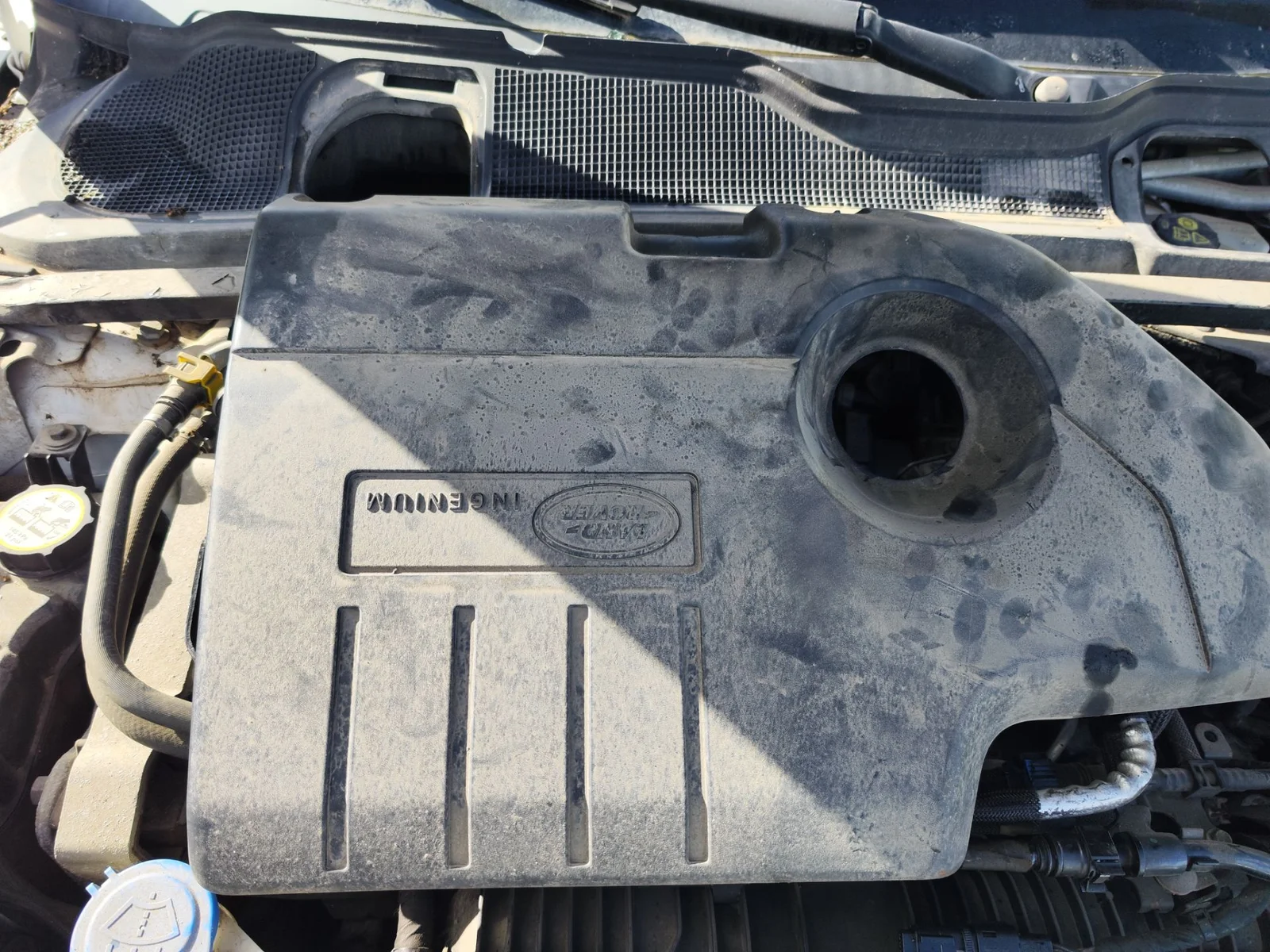 Foto de TAPA MOTOR LAND ROVER RANGE ROVER EVOQUE 2.0 Td4 CAT (150 CV / 110 KW) referencia LR063918