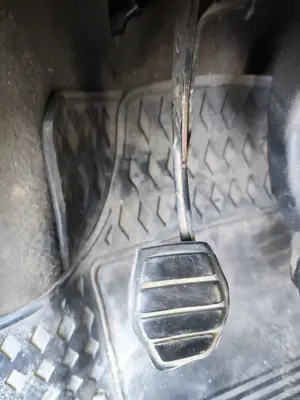 Foto de PEDAL EMBRAGUE RENAULT SCENIC I (JA...) 1.9 dCi Diesel CAT (102 CV / 75 KW)