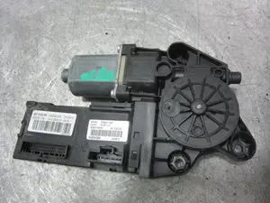 Foto de MOTOR ELEVALUNAS DELANTERO IZQUIERDO RENAULT FLUENCE 1.5 dCi Diesel FAP (110 CV / 81 KW) referencia 807312028R