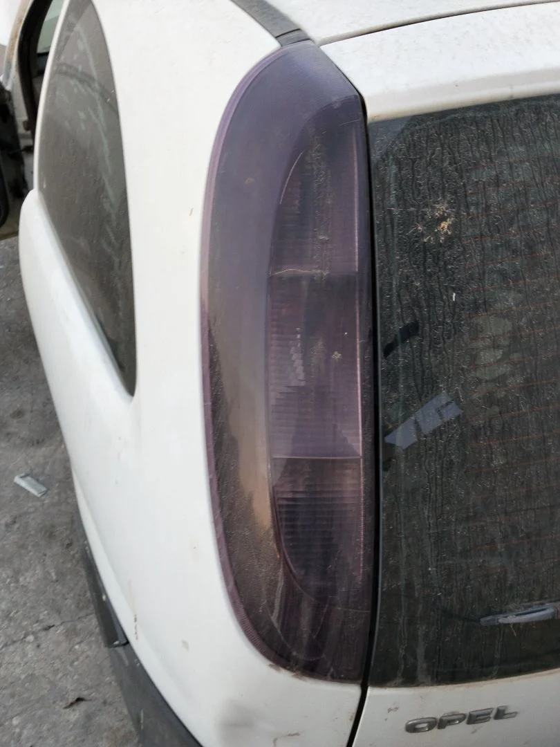 Foto de PILOTO TRASERO IZQUIERDO OPEL CORSA C 1.7 16V DI CAT (Y 17 DTL / LK8) (65 CV / 48 KW) referencia 9196363