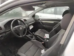 Foto de ASIDERO TECHO TRASERO IZQUIERDO VOLKSWAGEN GOLF V (1K1)(10.2003) 1.9 TDI (105 CV / 77 KW) referencia 1K0857607N FKZ