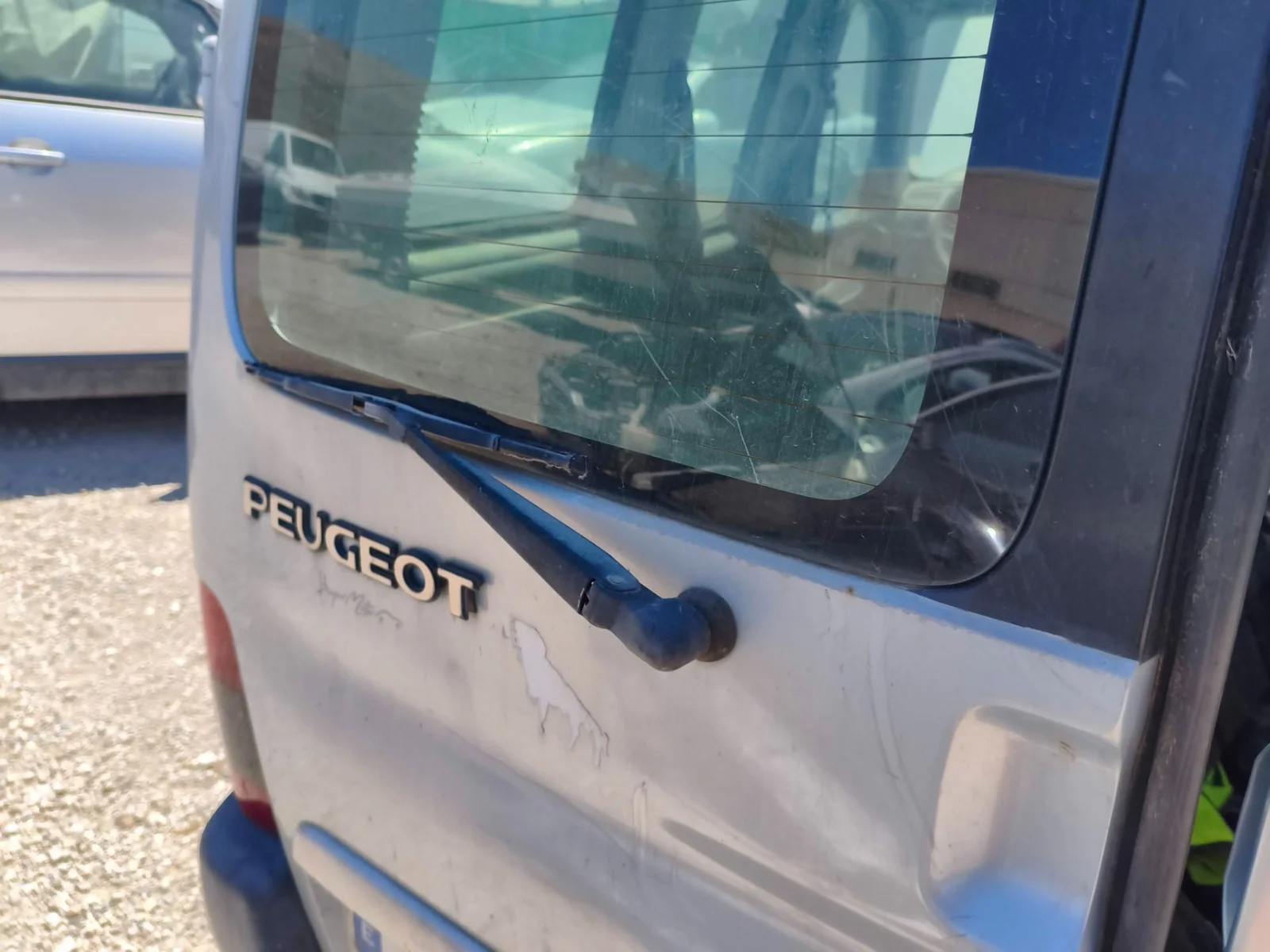 Foto de BRAZO LIMPIA TRASERO PEUGEOT PARTNER (S1)(07.1996) 1.9 Diesel (69 CV / 51 KW)