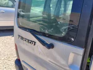 Foto de BRAZO LIMPIA TRASERO PEUGEOT PARTNER (S1)(07.1996) 1.9 Diesel (69 CV / 51 KW)