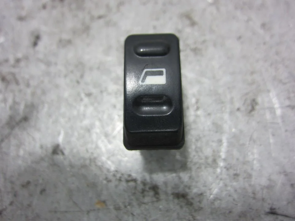 Foto de MANDO ELEVALUNAS DELANTERO IZQUIERDO CITROEN XSARA BERLINA 1.9 Diesel (69 CV / 51 KW) referencia 22681
