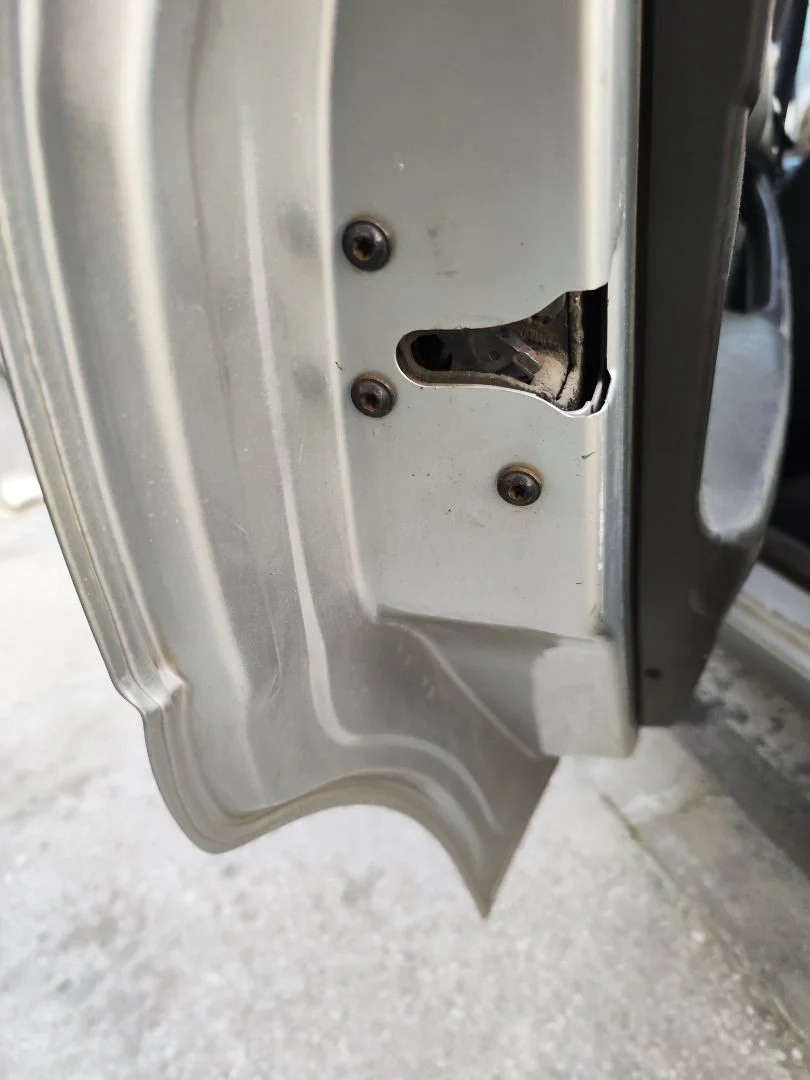 Foto de CERRADURA PUERTA TRASERA IZQUIERDA FORD FOCUS FAMILIAR (CAK) 1.8 TDCi Turbodiesel CAT (116 CV / 85 KW) referencia 4692463