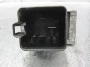 Foto de CAJA PRECALENTAMIENTO RENAULT CLIO III 1.5 dCi Diesel CAT (86 CV / 63 KW) referencia 7700115078 foto 3